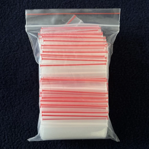 Magyar gyártmányú tároló tasakok 100 db-os csomagban 60 x 60 mm